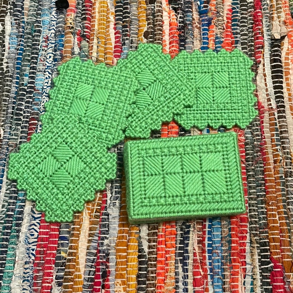 🍄Handmade Yarn Plastic Canvas Green Set of 4 Coasters and Holder